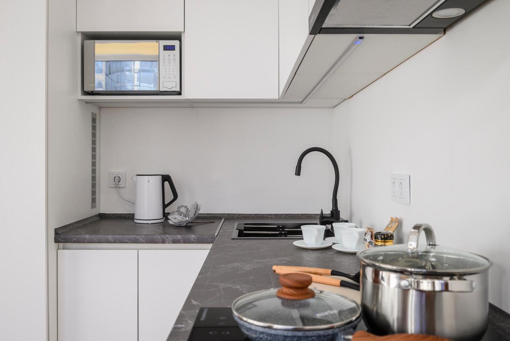 Five Business-Class Rooms In R-House Near Mega Center Almaty Exteriér fotografie