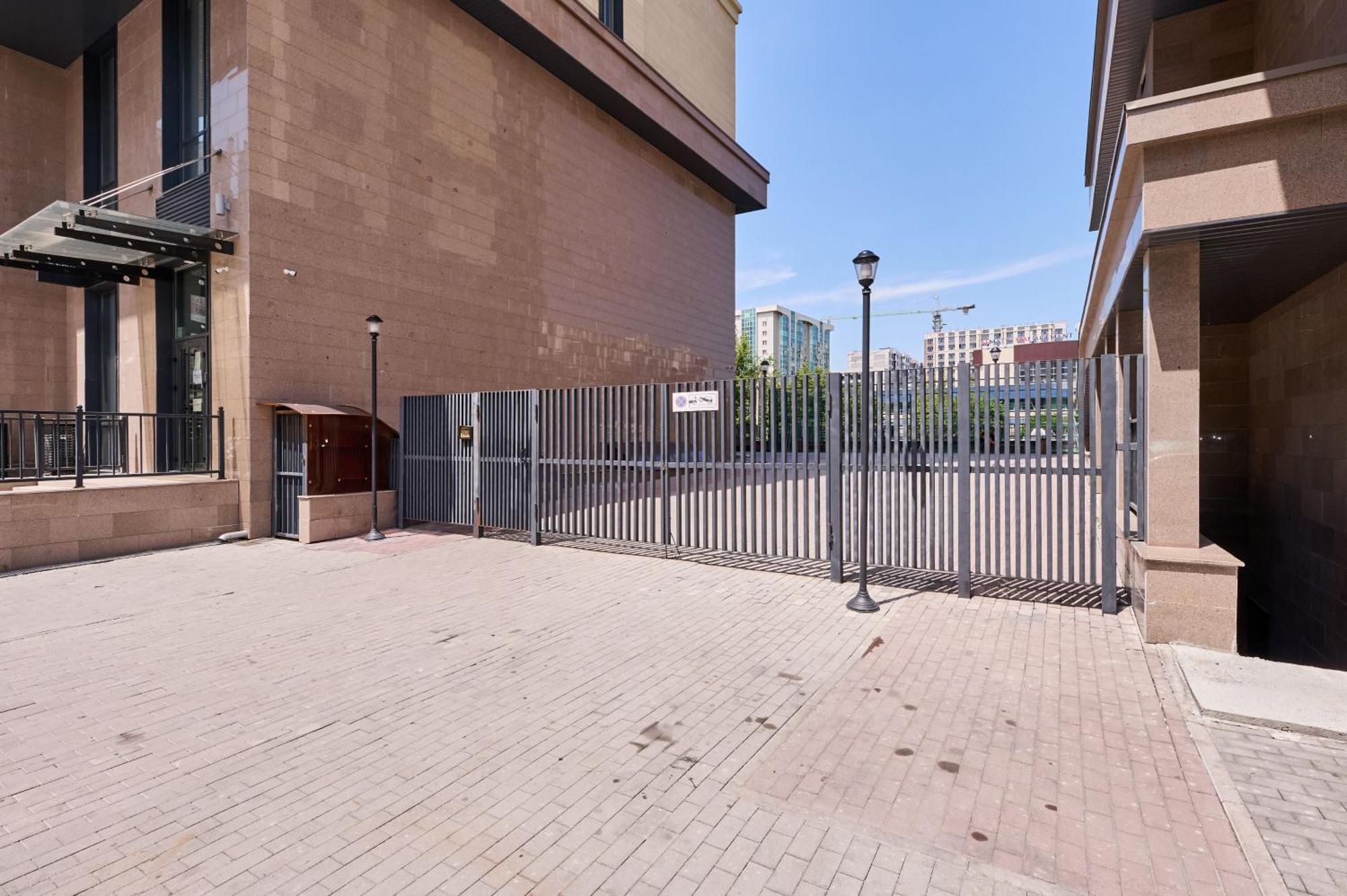 Five Business-Class Rooms In R-House Near Mega Center Almaty Exteriér fotografie
