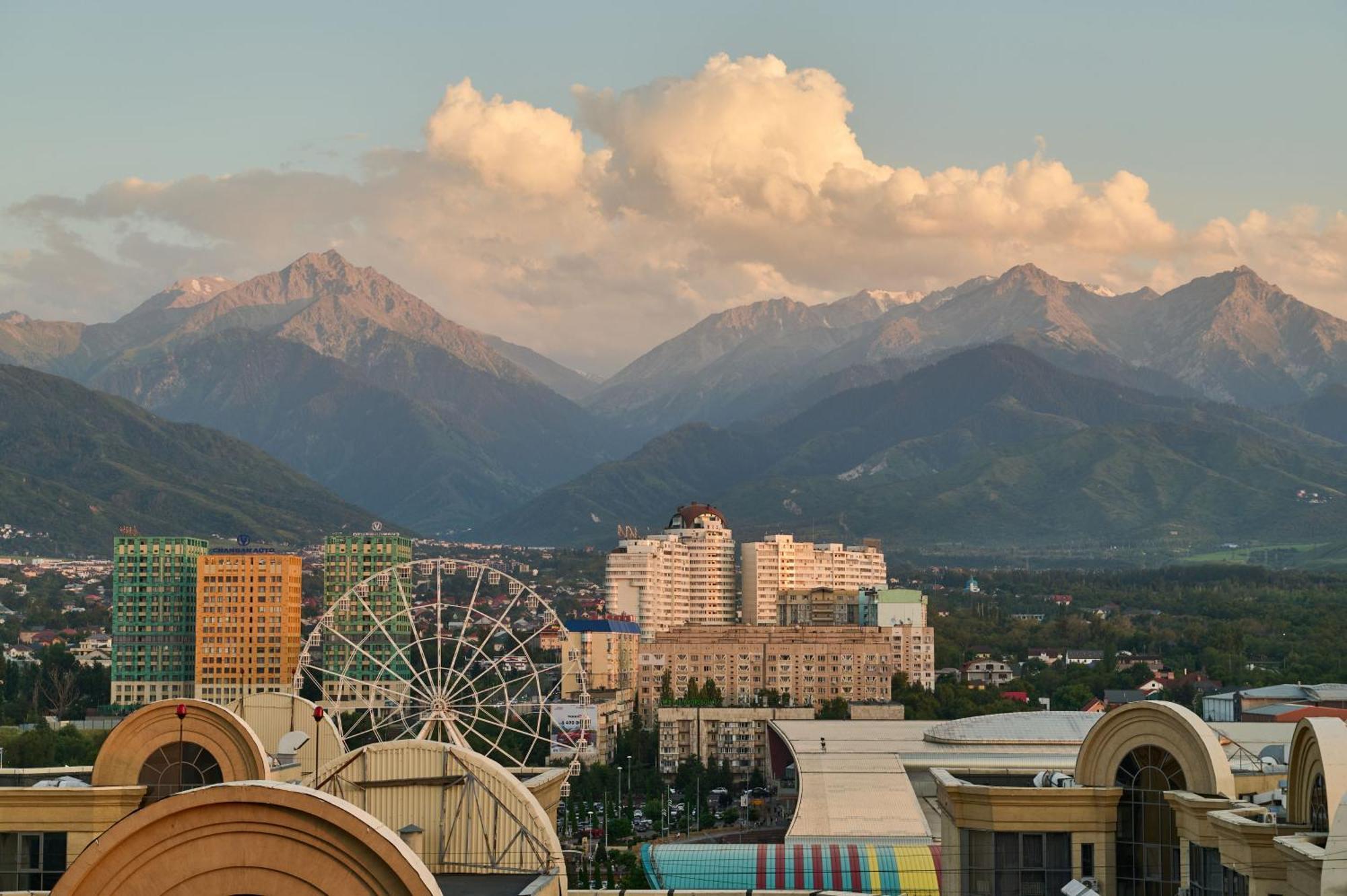Five Business-Class Rooms In R-House Near Mega Center Almaty Exteriér fotografie