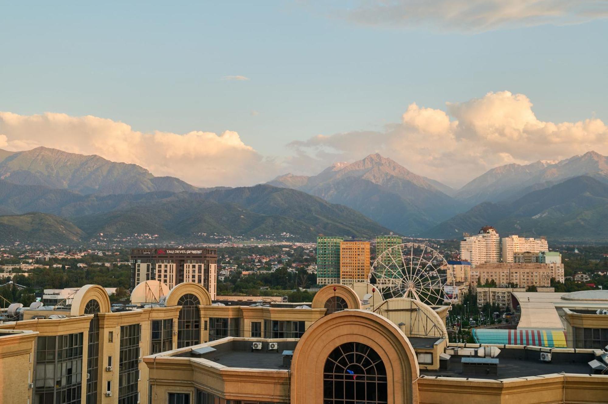Five Business-Class Rooms In R-House Near Mega Center Almaty Exteriér fotografie