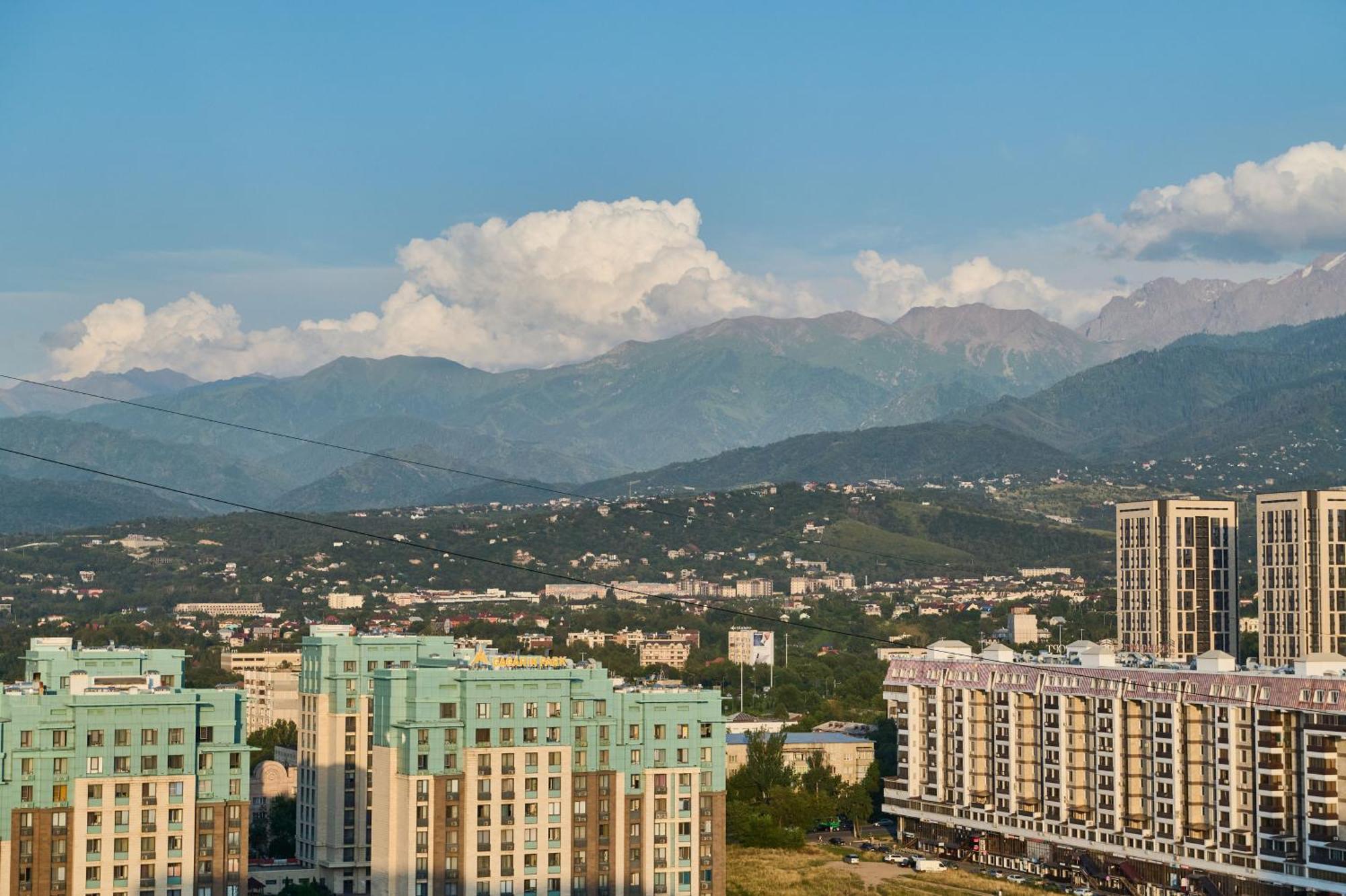 Five Business-Class Rooms In R-House Near Mega Center Almaty Exteriér fotografie